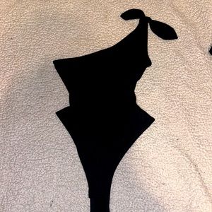 One sleeve body suit🖤